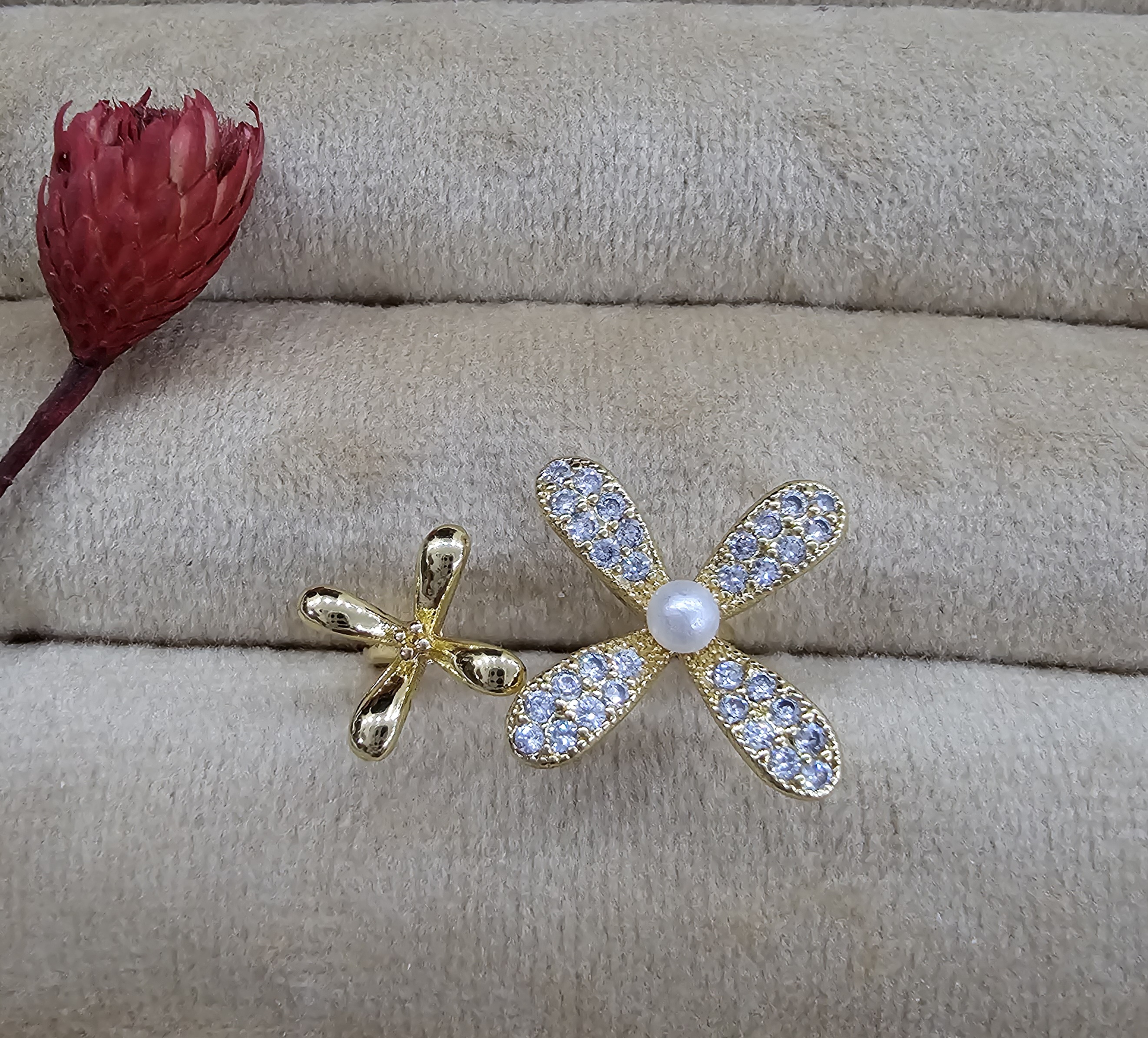 انگشتر جواهری آبکاری طلا فری سایز رنگ طلایی رنگ ثابت ضدحساسیت مناسب استفاده روزانه از آویدخت