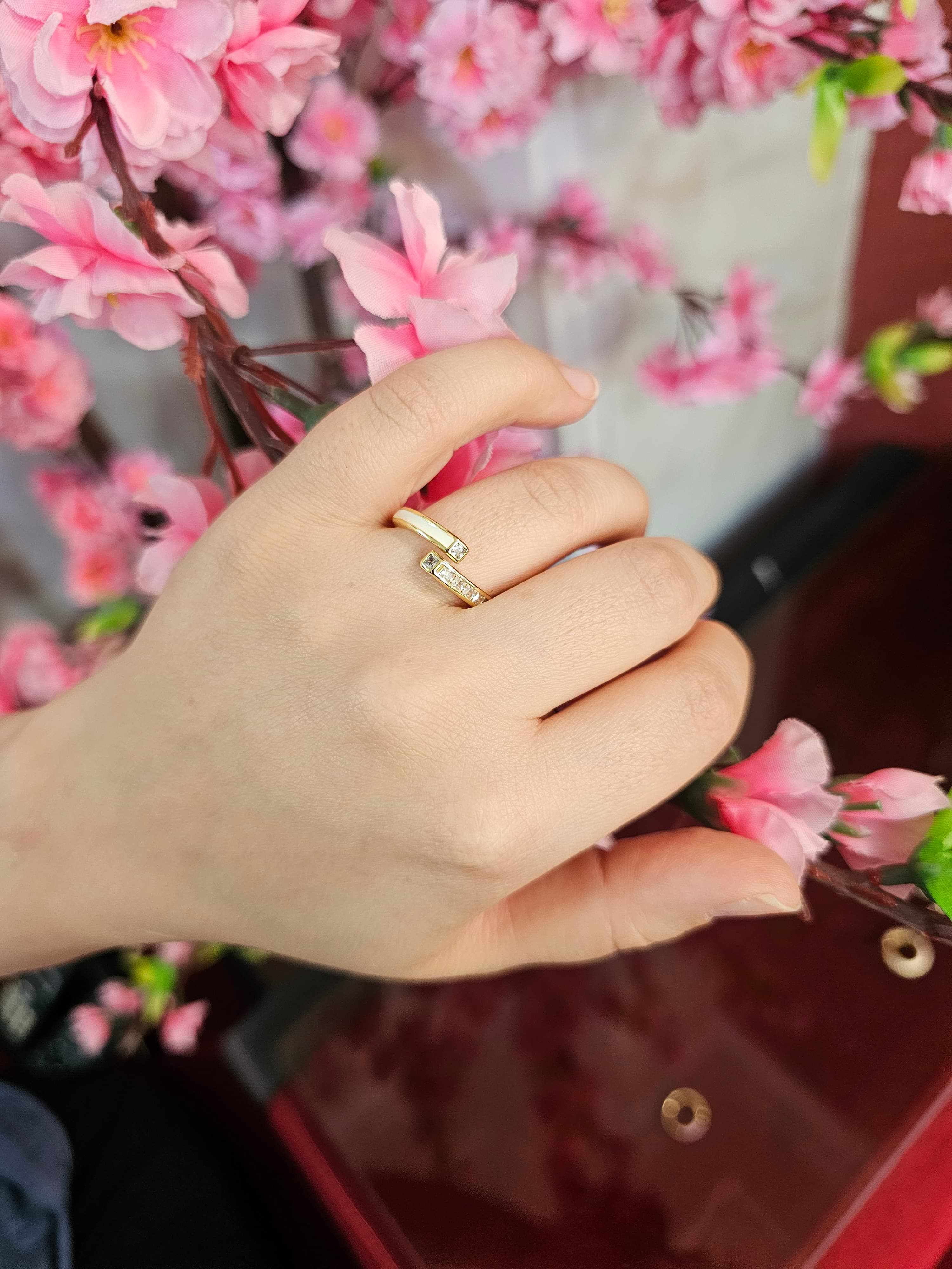 انگشتر میناکاری باگت دار 😍💎 رنگ ثابت استیل درجه ☝️  کاری فوق‌العاده با کیفیت و زیبا از آویدخت شاپ