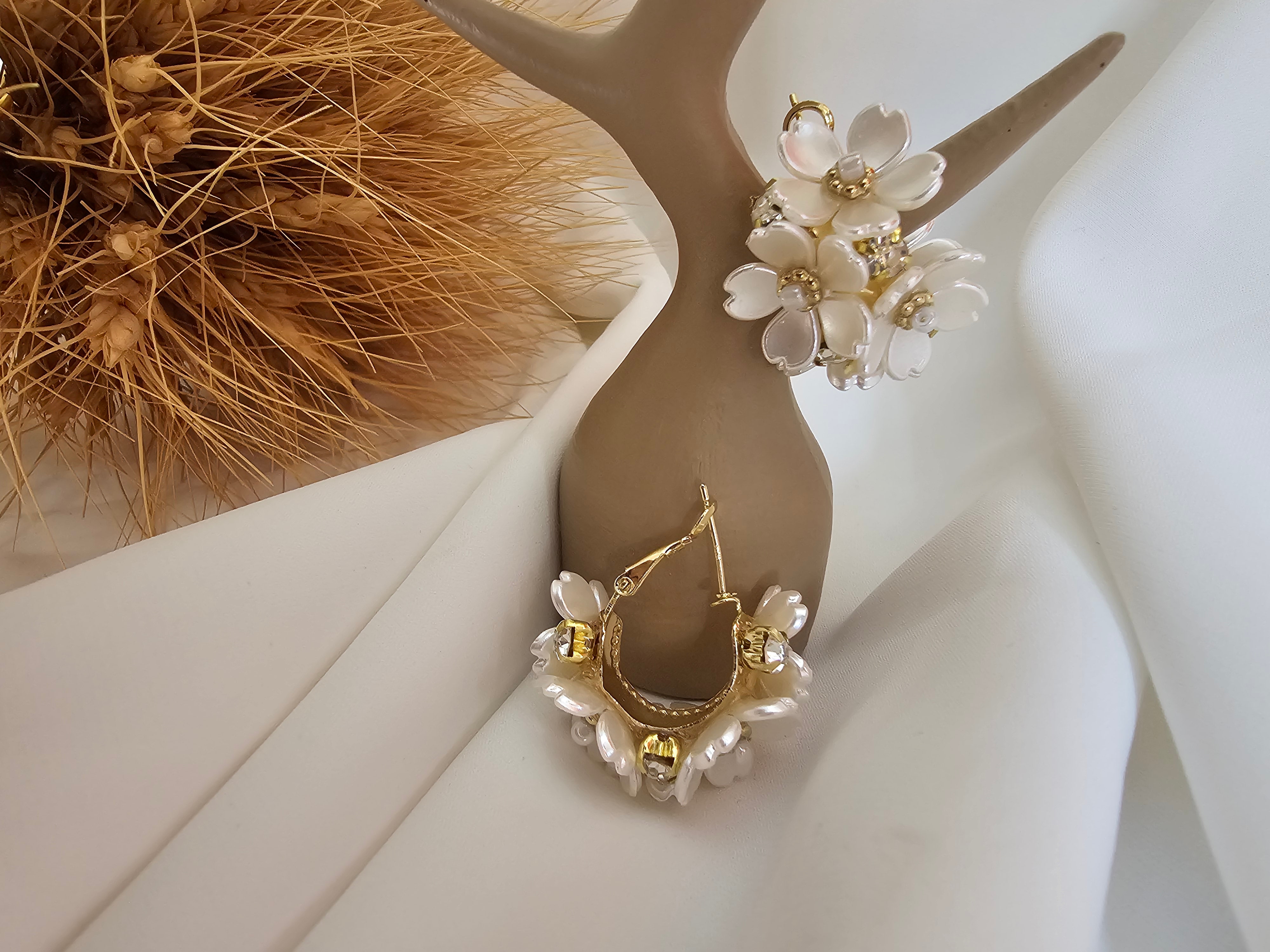 گوشواره رزینی مجلسی گل و نگین 😇🥰ضدحساسیت آبکاری قوی رنگ ثابت