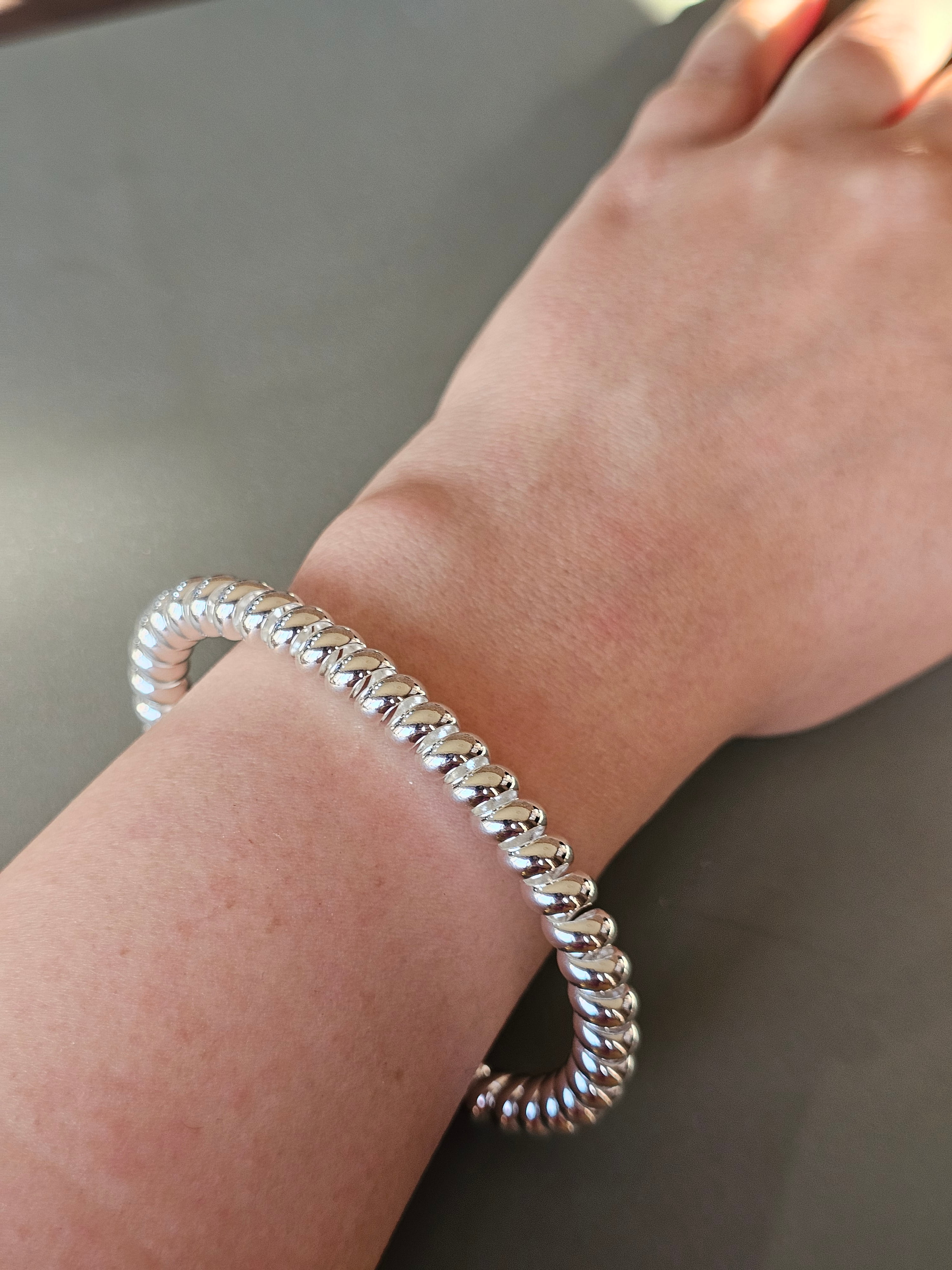 بنگل فرفری ترند آبکاری قوی استیل با کیفیت🥰فری سایز با کیفیت مستر