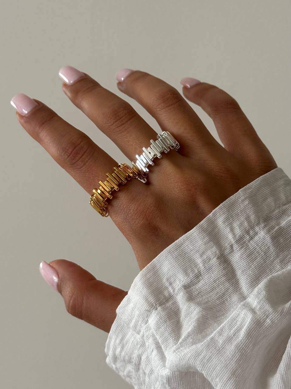 انگشتر تاج خطی مینیمال طلایی . استیل درجه یک آبکاری قوی