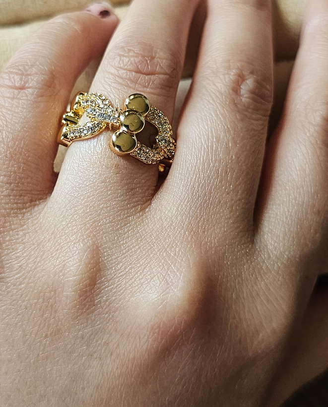 انگشتر طرح طلا مشابه ترین به نمونه طلا . جواهری و نگینها تماما مخراج کاری شده. فری سایز باکیفیت بالا